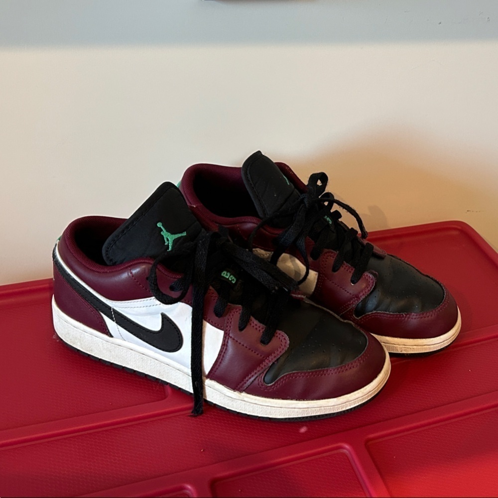 Nike Air Jordan 1 Low Dark Beetroot GS Shoes DM0589-635 Size 7 Youth